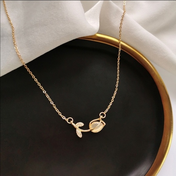 ‼️FINAL PRICE‼️ONLY ONE LEFT! Dainty Rose Necklace with Studded Leaves - Picture 5 of 6